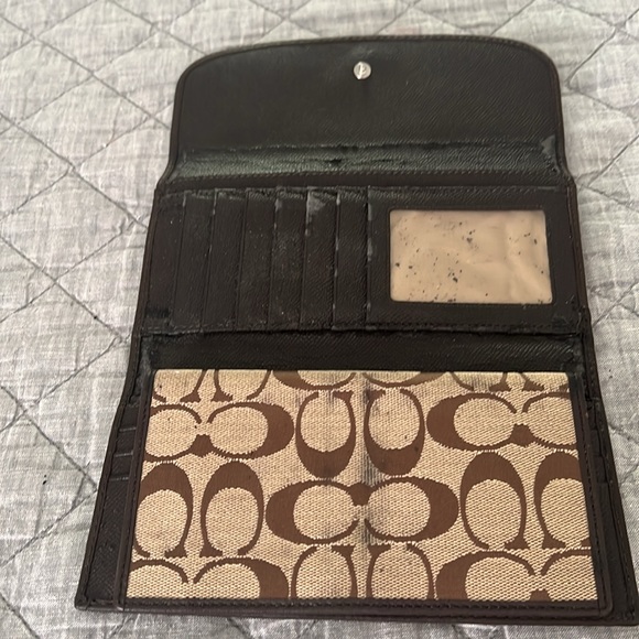 Coach  trifold wallet in GUC - Picture 2 of 9